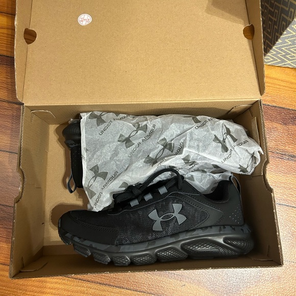 UA Charged Assert 9 Camo Running Sneaker (Women’s 9/ Men’s 7) Orig $75 - Picture 2 of 9